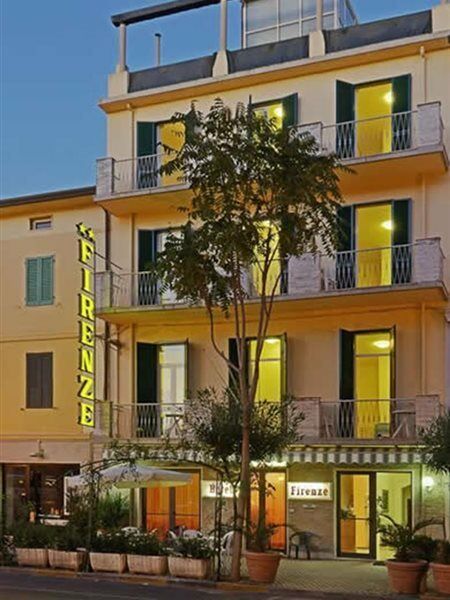Hotel Firenze В'яреджо Екстер'єр фото